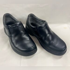 Dansko Professional Black Cabrio Clog
Size 11 US 44EU
Solid Black